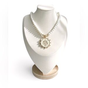 Elegant Gold and White Pearl Necklace